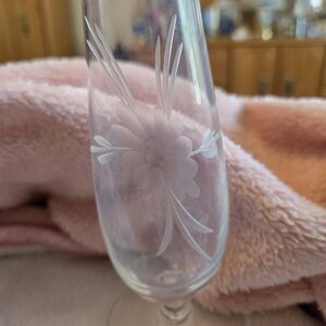 NWOT Vintage Floral 9" Bud Vase Featuring Stunning Floral Etched Design